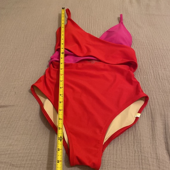 Summersalt Vibrant Red and Pink Swimwear. Size 4 - Picture 9 of 10